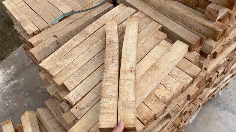 lỗi bị cong trên gỗ cao su xẻ sấy