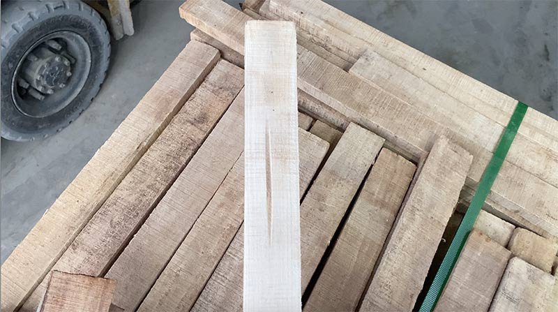 lỗi bị tim ruột trên gỗ cao su xẻ sấy