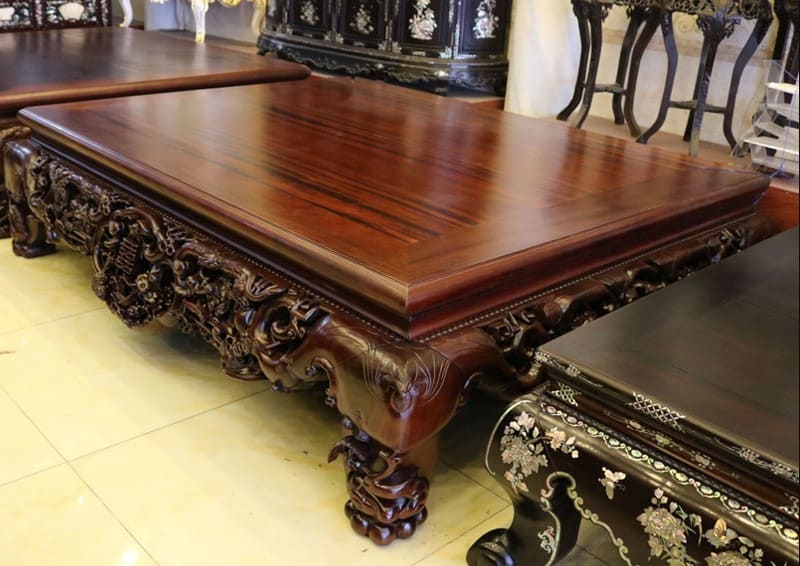 Bàn gỗ gụ sang trọng