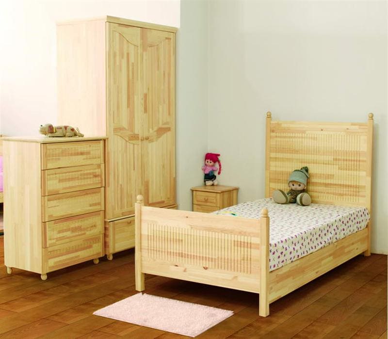 Bình ảnh phòng ngủ bằng gỗ thông