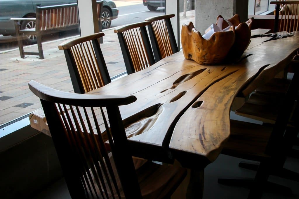 Nổi bật cùng bàn gỗ me tây nguyên khối