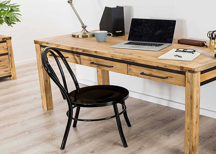 (Hình 3: So sánh gỗ cao su và gỗ thông)