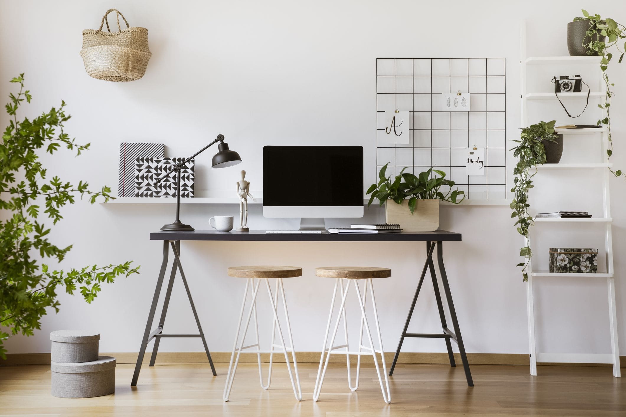 Cách xác định hướng bàn làm việc