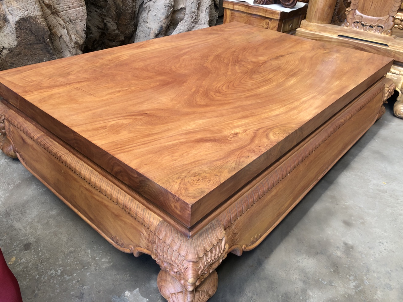 Giường, phản gõ đỏ sang trọng