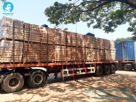 Nhờ mẫu mã đa dạng, màu sắc phong phú, gỗ cao su được sử dụng rất nhiều trong đời sống Nhờ mẫu mã đa dạng, màu sắc phong phú, gỗ cao su được sử dụng rất nhiều trong đời sống