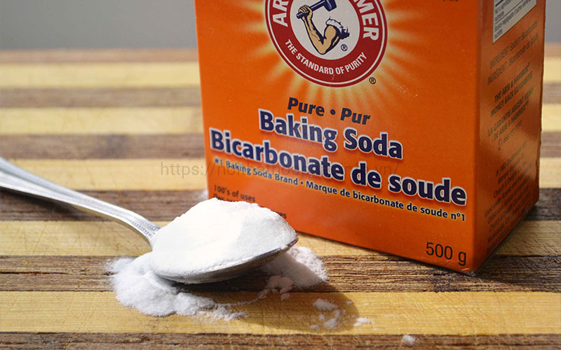 Baking soda có thể tẩy các vết dầu mỡ khó vệ sinh